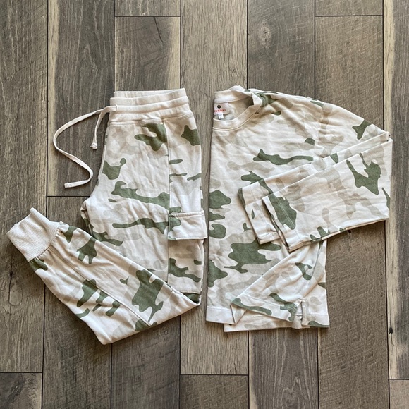 Sundry Camo Boxy Crew & Jogger Set - Picture 3 of 16